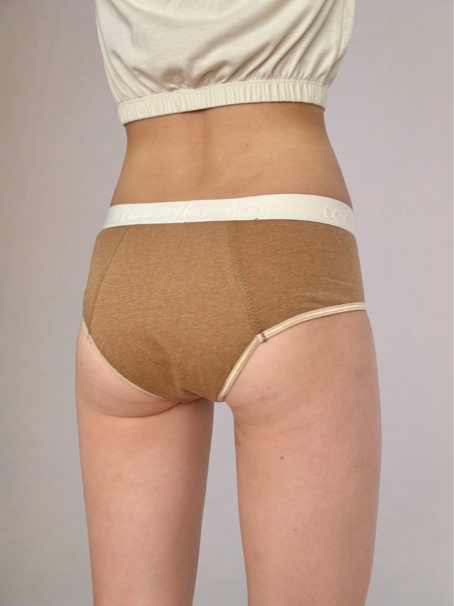 culotte menstruelle de couleur peau