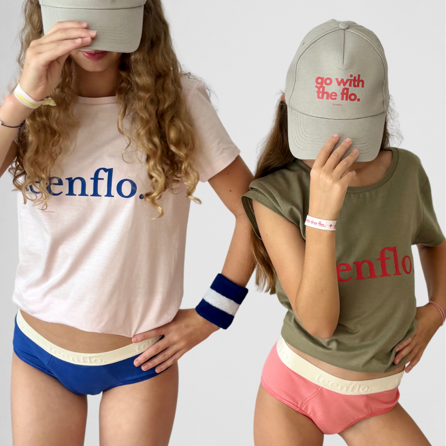 culottes menstruelles pour ado de coloris bleu et rose