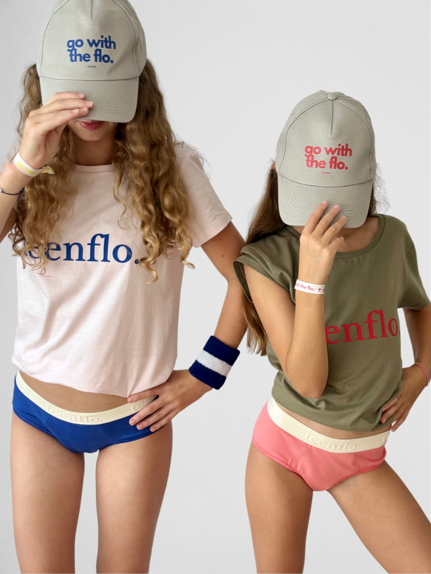 culottes menstruelles pour ado de coloris bleu et rose
